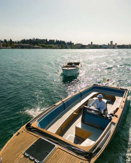 Evento al tramonto: la penisola di Sirmione in barca per gruppi privati 11